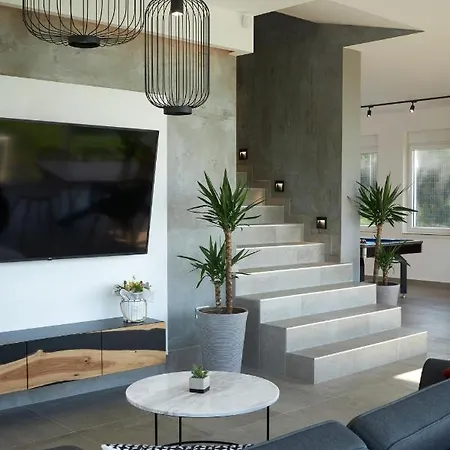 Riverside Pool Villa-sremski Karlovci * 斯雷姆斯基卡尔洛夫奇