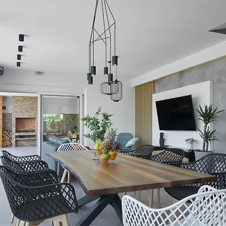 Riverside Pool Villa-sremski Karlovci 别墅 斯雷姆斯基卡尔洛夫奇