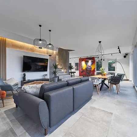 Riverside Pool Villa-sremski Karlovci 斯雷姆斯基卡尔洛夫奇