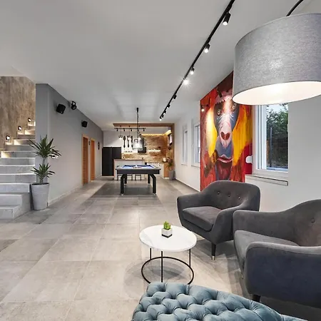 Riverside Pool Villa-sremski Karlovci 斯雷姆斯基卡尔洛夫奇