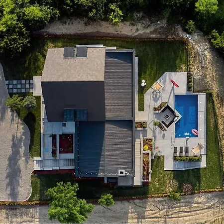 Riverside Pool Villa-sremski Karlovci 别墅 *