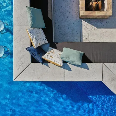 Riverside Pool Villa-sremski Karlovci 别墅