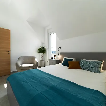 Riverside Pool Villa-sremski Karlovci 别墅 斯雷姆斯基卡尔洛夫奇